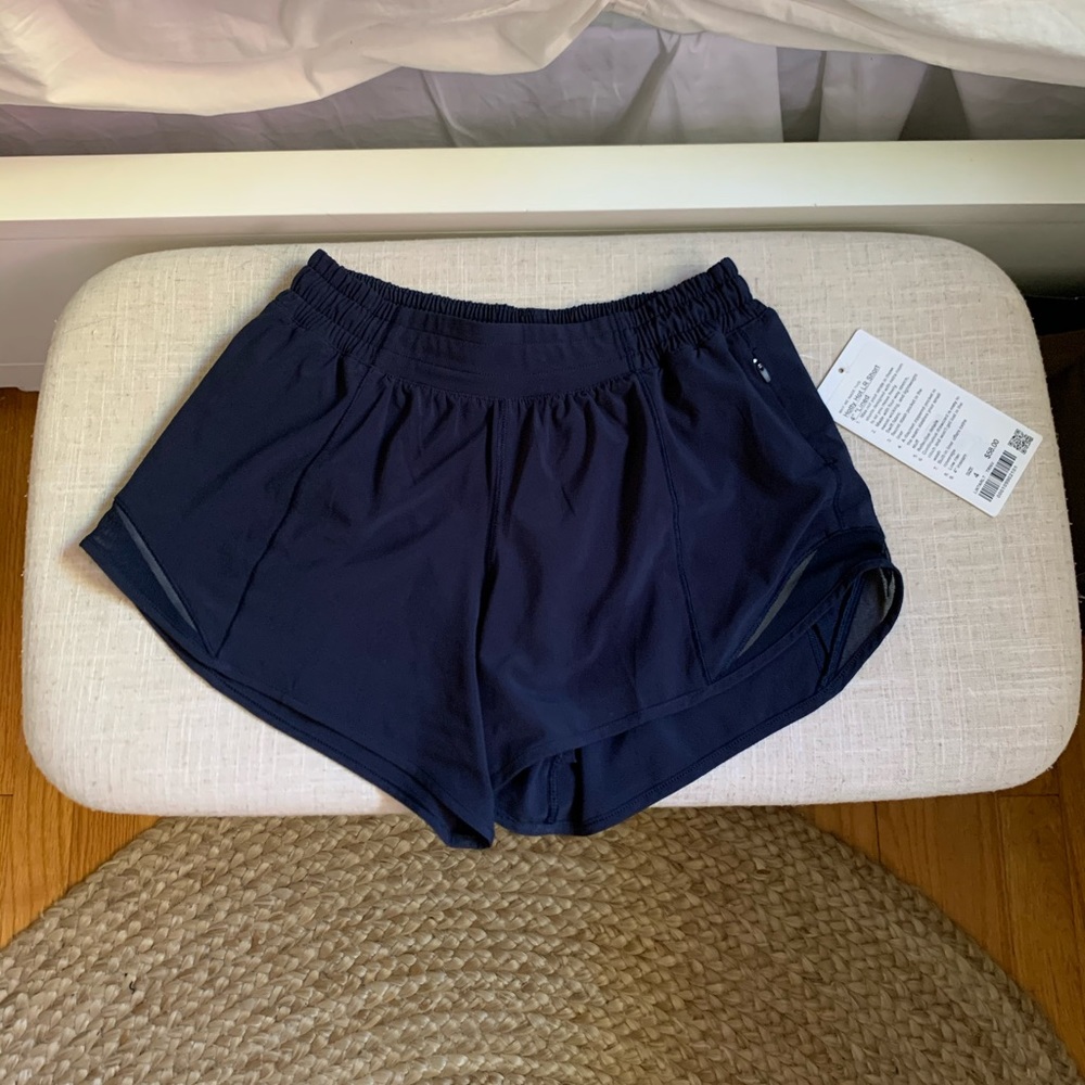 Lululemon Hotty Hot LR Short 4” - NWT